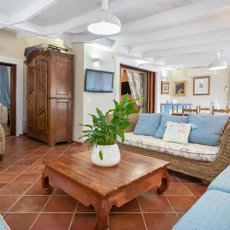 Villa Domus Siracleto Villa, Notteri, Porto Giunco, Pool
